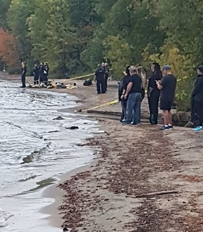 Police searching Lake Nipissing for fleeing motorist. Courtesy Rob Cochran.