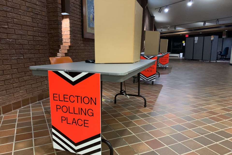 20221024-municipal-election-voting-booths-city-hall-turl