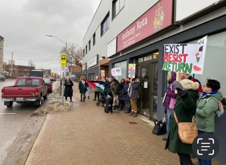 2023-12-18-rota-office-protest