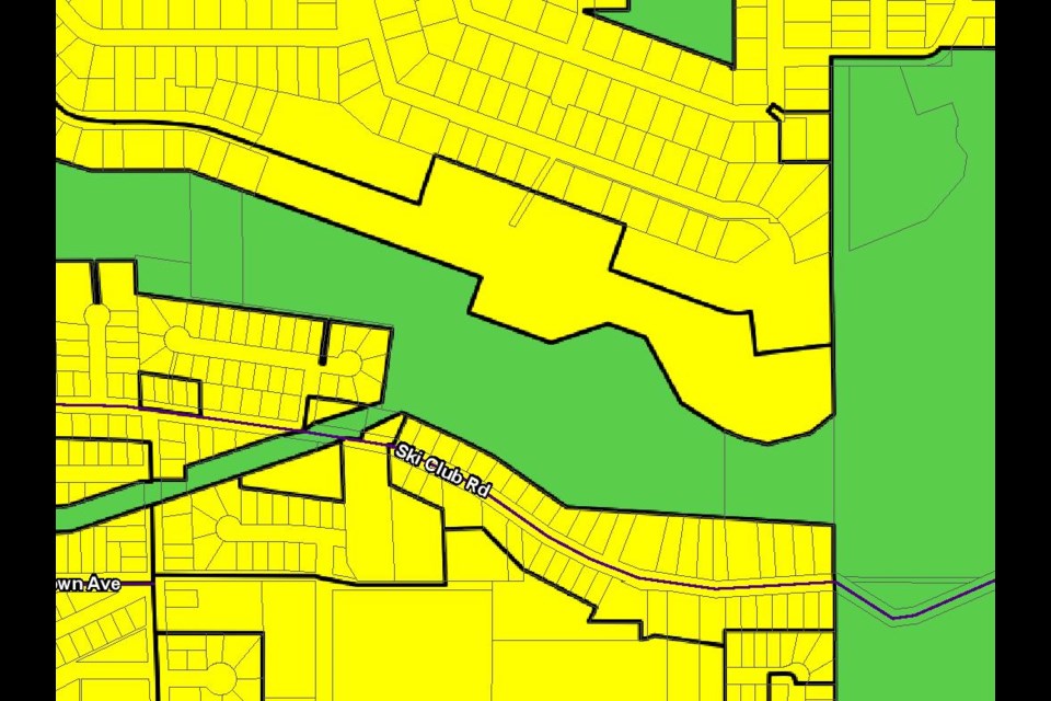 A connecting corridor to the escarpment north of Ski Club Road exists slightly west of a the Stuffles Street road allowance. GIS Explore North Bay Image