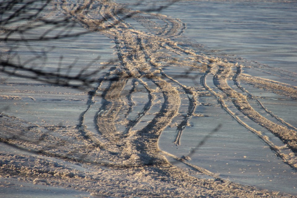 20181227 snowmobile tracks 1 generic turl