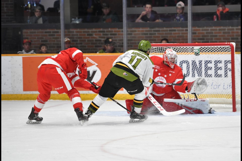 Liam Arnsby with a great chance on Hounds netminder Christian Propp.  Photo by Tom Martineau/BayToday. 