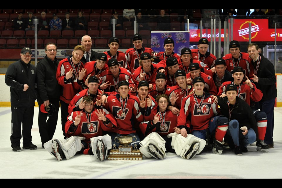 Trappers pose for their championship photo.  Photo by Tom Martineau/BayToday.ca. 