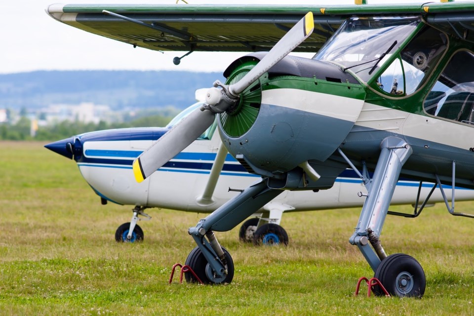 aircraft light shutterstock_231831643 2016