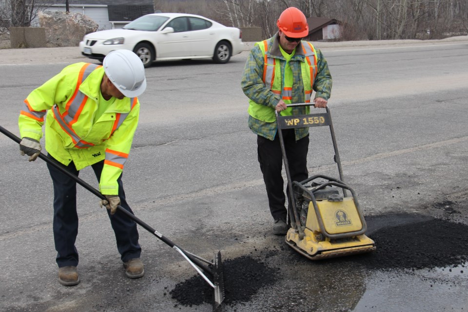 pothole repair barry adams an david pledge turl 2016