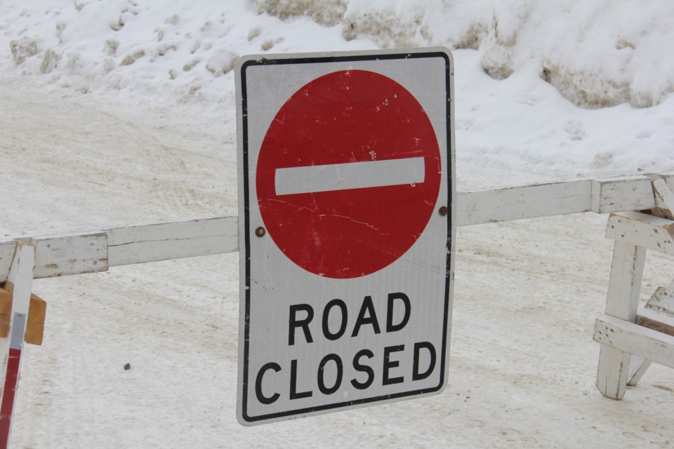 road closed sign winter turl 2016