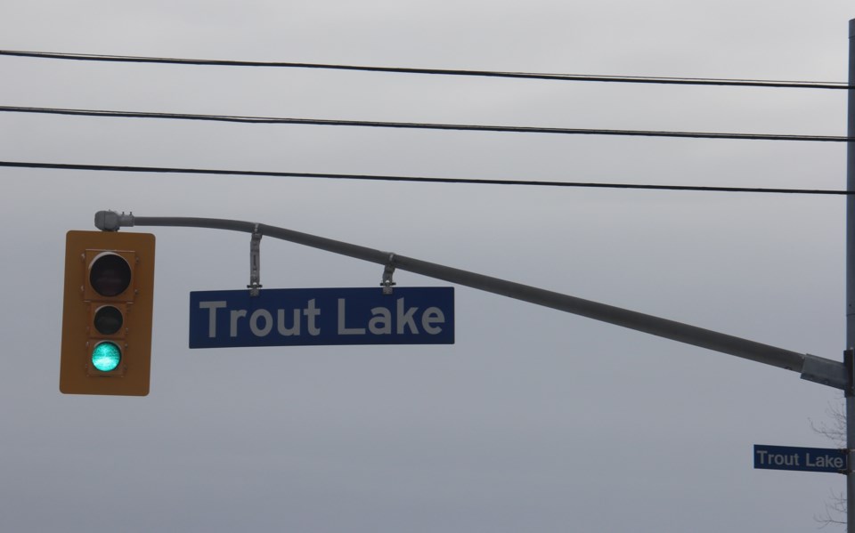 trout lake road sign with traffic light turl