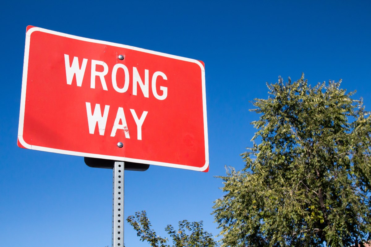 Wrong. Wrong картинка. Wrong way sign. Надпись wrong. Wrong way Фулд.