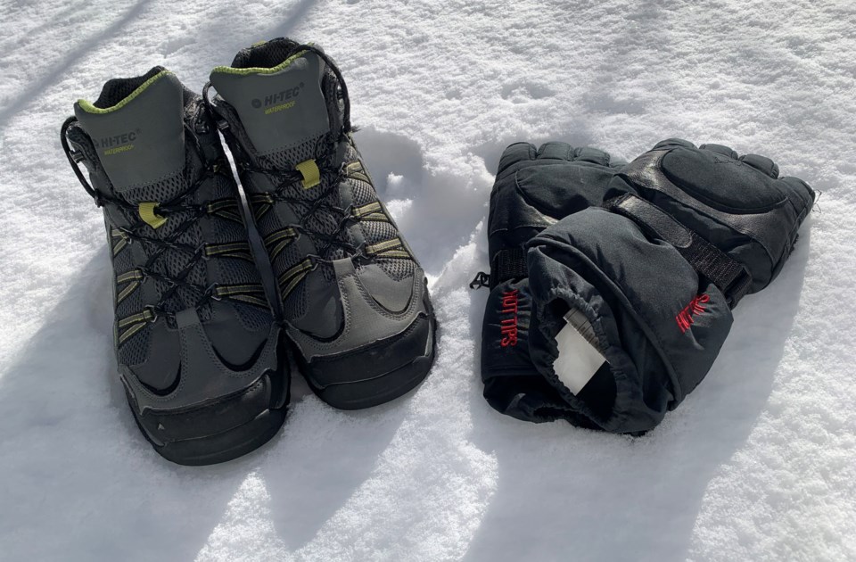 20220120 winter boots and gloves turl