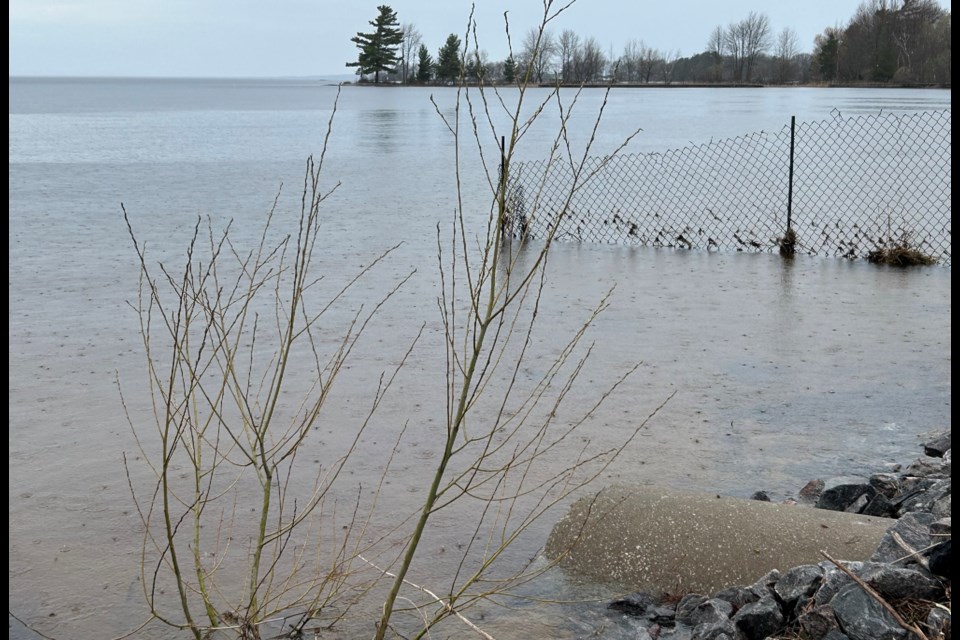 A flood warning continues for the Lake Nipissing shoreline.