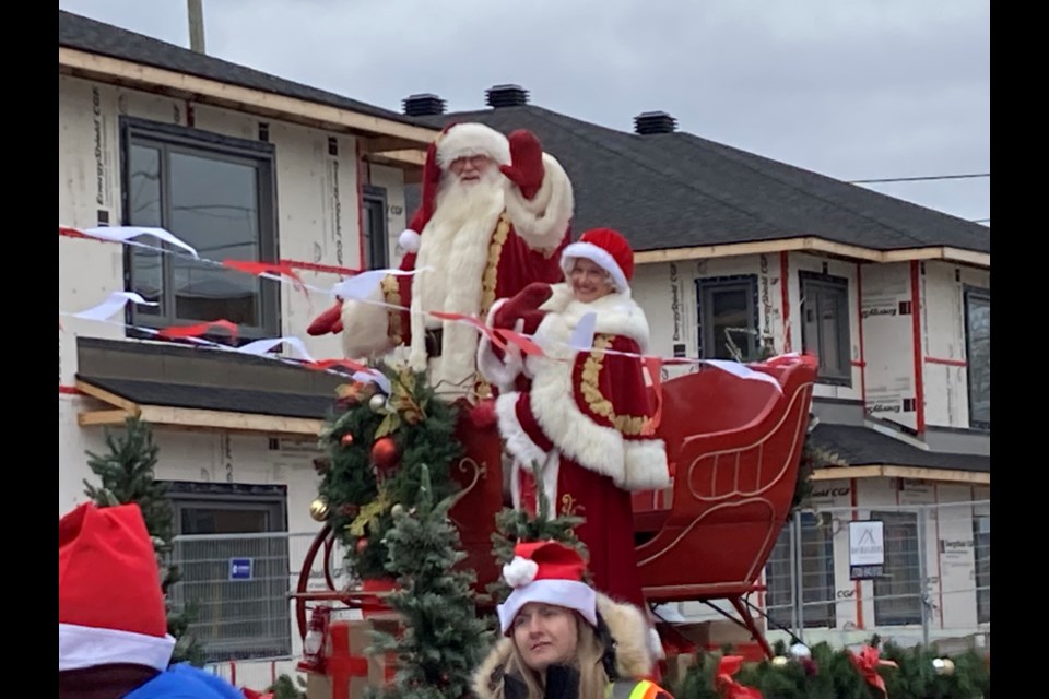 The couple of the hour, Santa and Mrs. Claus