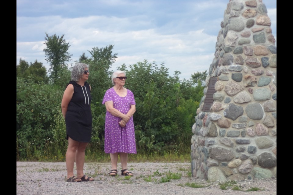 Armande Monette Pitre (right) and her granddaughter Annalise Restoule Dokis read the two plaques during the ceremony / Photo supplied