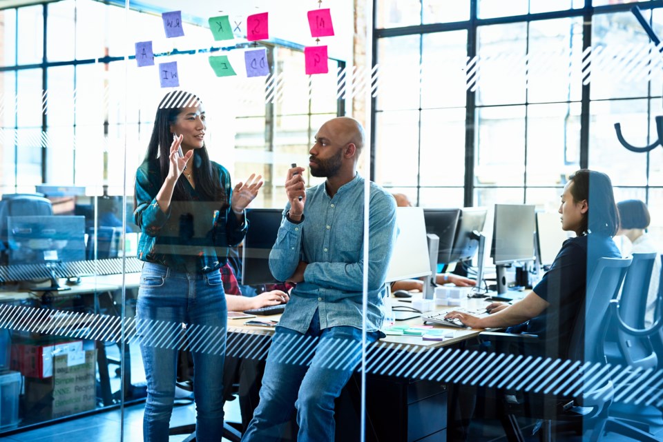 casual-friday-workplace-10-apostrophe-000-hours-digitalvision-getty-images