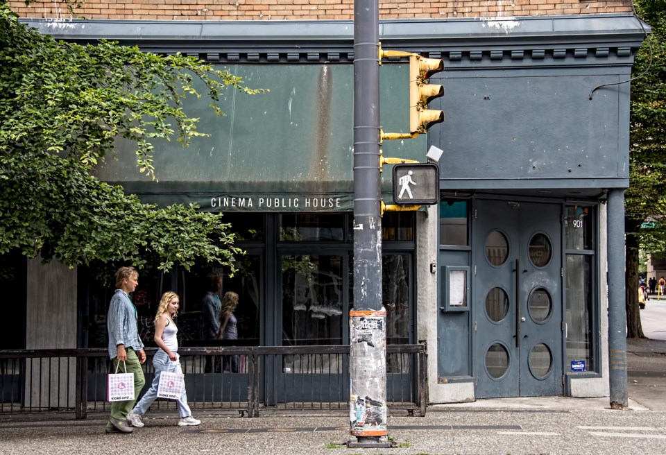 cinema_public_house043
