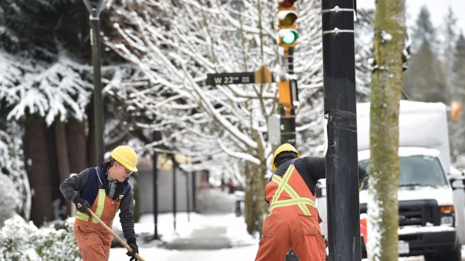 cityofvan-shovel-snow-creditdantoulgoet