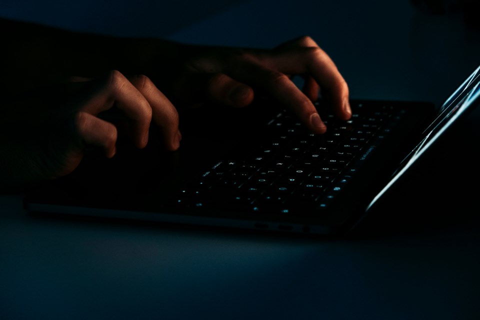 cyber-keyboard-moritz-kindler-unsplash