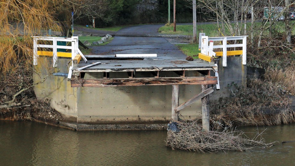 Flood-bridge-Rob-Kruyt