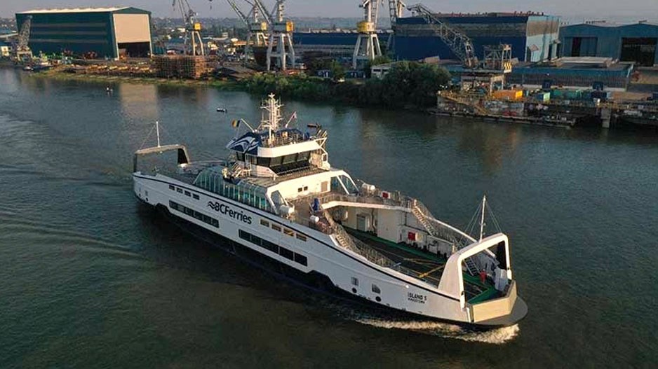 Ferry-leaves-shipyard-BC-Ferries