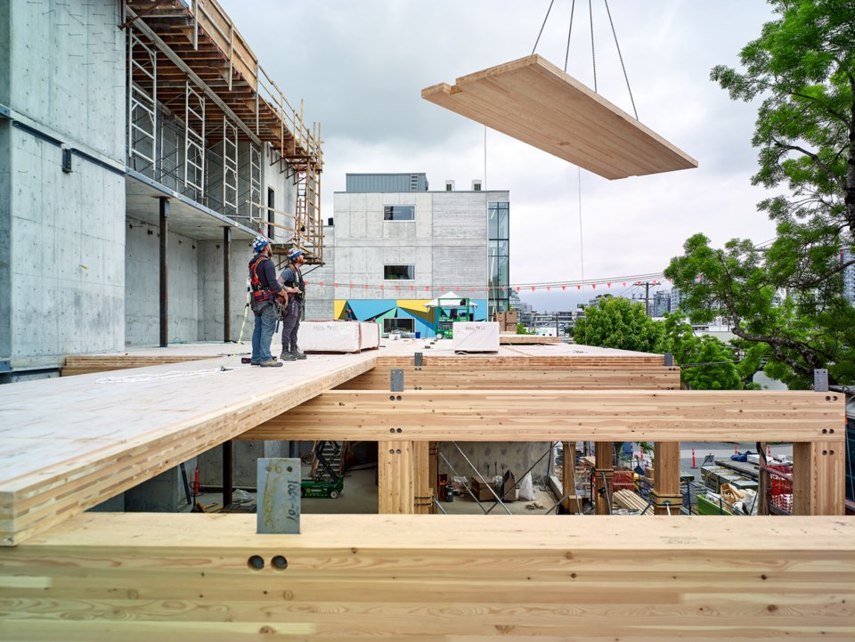 man6-construction-hires-034-panellift-may-23-2023-credit-wade-comer-photography-courtesy-naturallywoodcom-1201x901-1c7b5e7