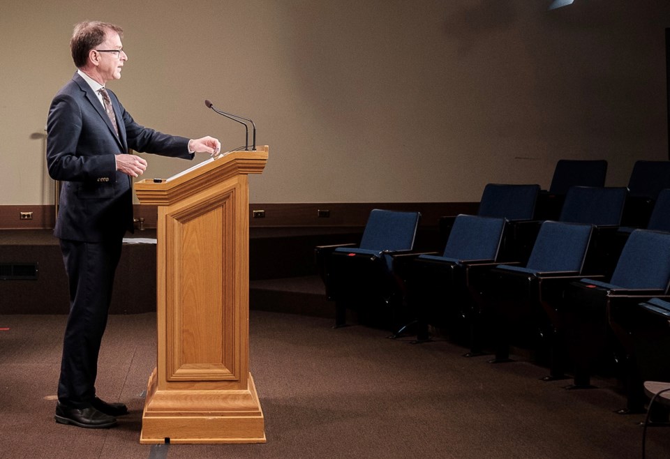 Dix speaks in empty room