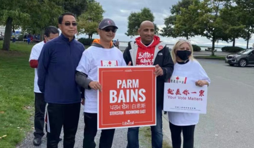 Parm Bains with supporters of the Chinese Canadians Goto Vote Association at Garry Point Park in Steveston during the 2021 federal election campaign. Also holding a Bains campaign sign is Wu Jiaming, executive chairman of the Canada-China City Friendship Association