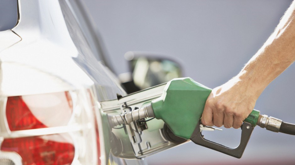 pumping-gas-tommerton-ojoimages-getty