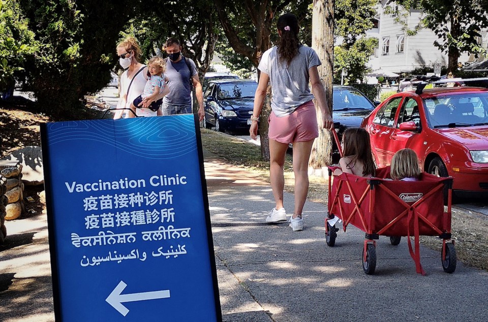 Vaccination centre multilingual sign - rk