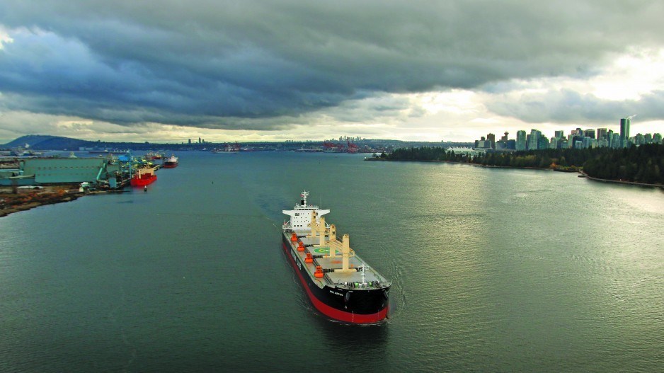 2023_09_cargo_ship_vancouver_harbour-rk