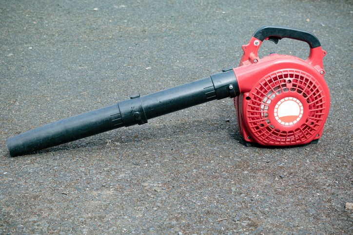 Leaf-blower-Ben Gingell-iStock-Getty Images Plus