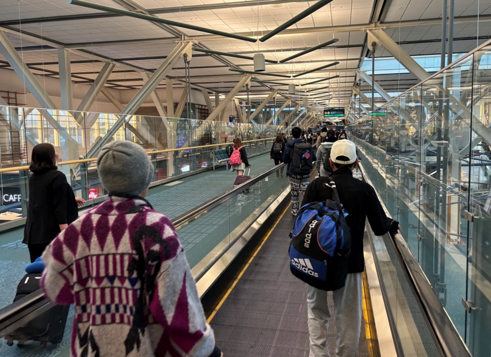 moving-walkway-at-yvr-gk