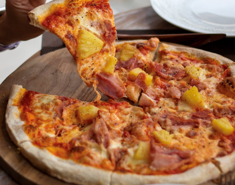 pineapple-pizza-pexels