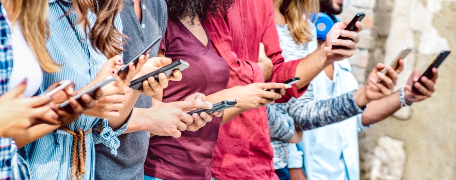 Social-media-phones-ViewApart-iStock-Getty Images Plus