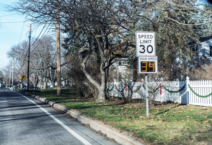 Speed-limit-30-Willowpix-iStock-Getty Images Plus