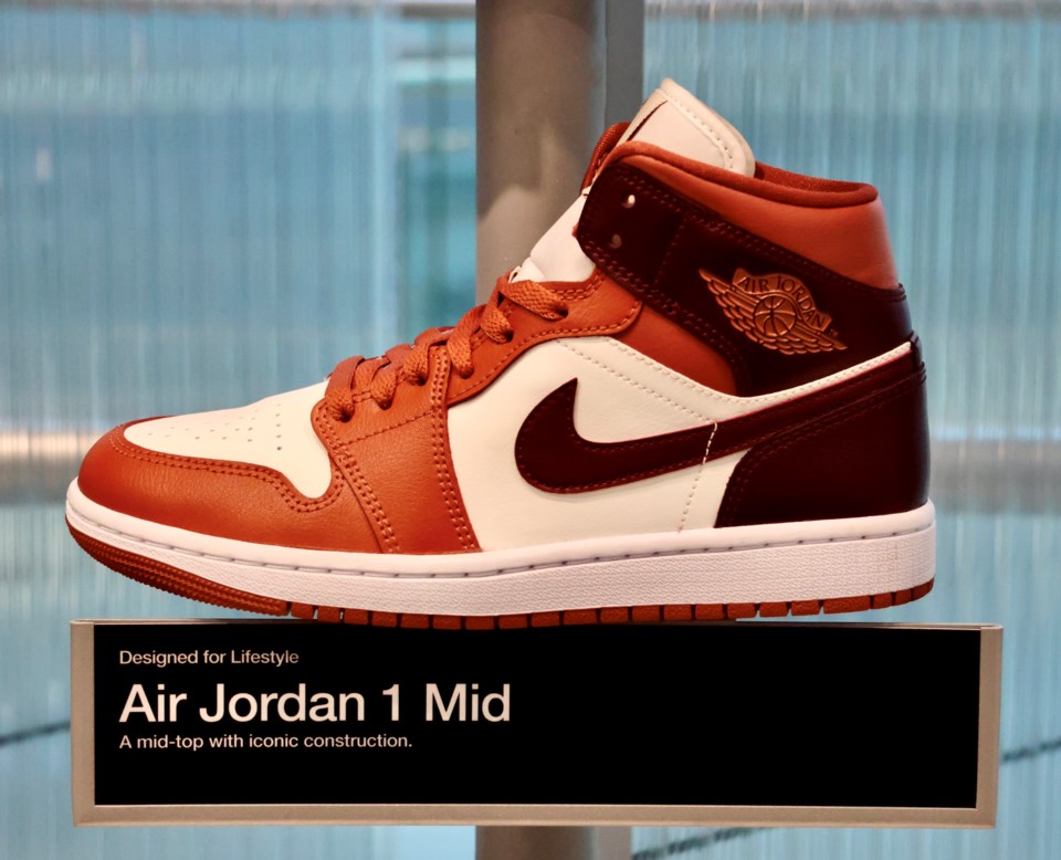 air_jordan_1_mid_01