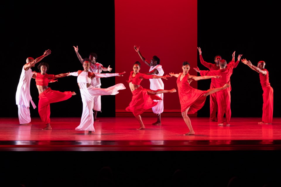 alvin-ailey-american-dance-theater-in-ronald-k-browns-grace-photo-by-danica-paulos_77