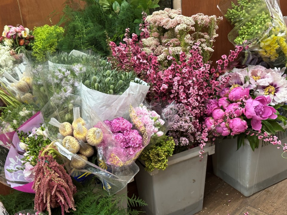 bloomies-preparing-bouquet-arrangements-ahead-of-mothers-day