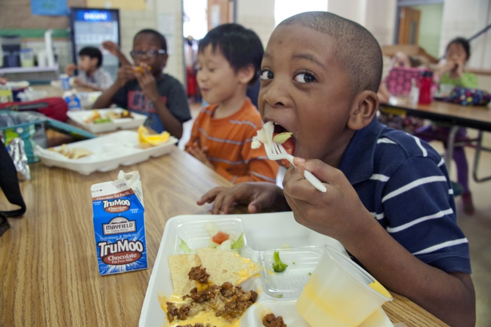 kids-eating-at-school-stock-unsplash