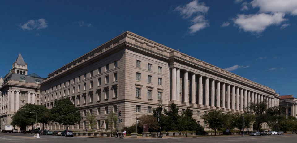 the_internal_revenue_service_building_located_in_the_center_of_the_federal_triangle_complex_in_washington_dc_lccn2013634106