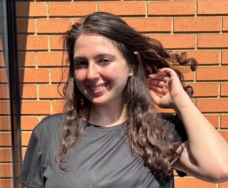 annabel-sharahy-at-her-apartment-on-june-28th-2025
