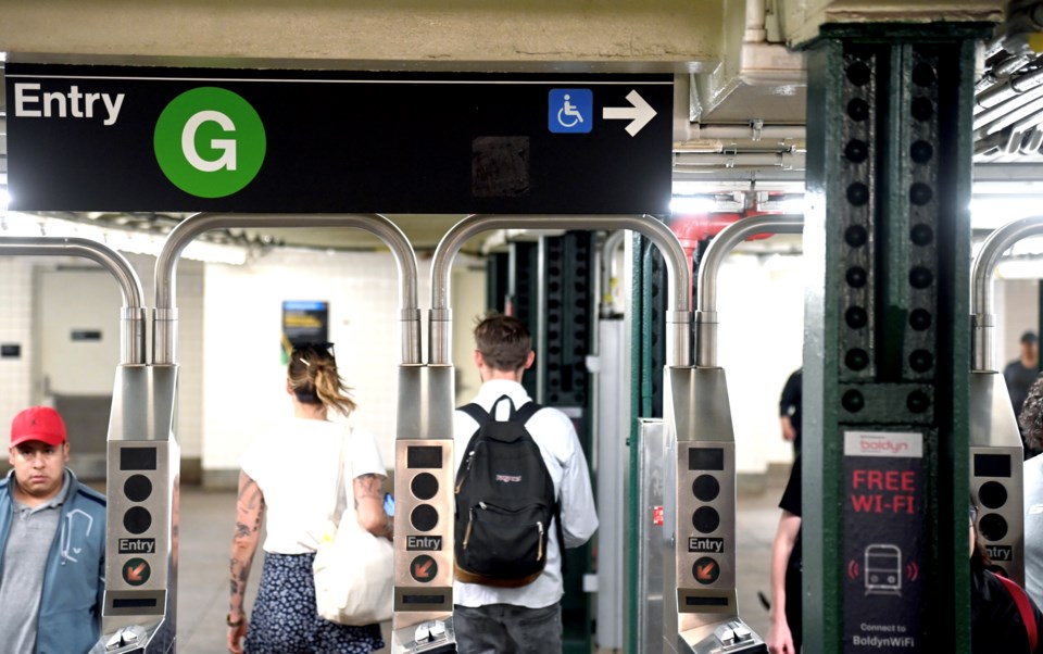 greenpoint-av-station-june