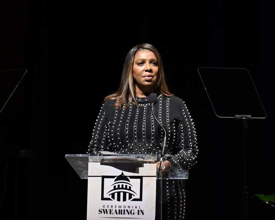 swearing-in_of_the_119th_congressional_black_caucus_54245167140