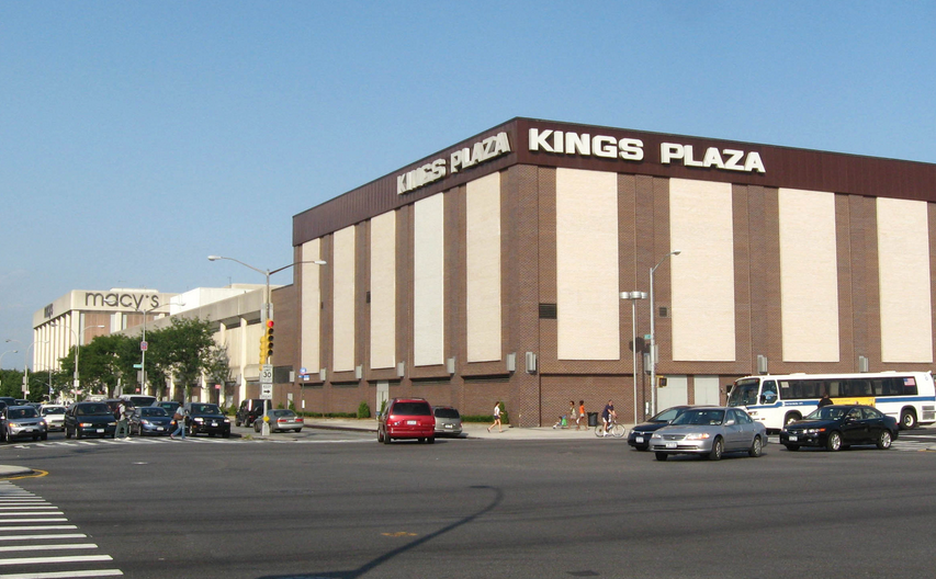 Mob of Teens terrorizes Kings Plaza the day after Christmas, causes store to shut down for two hours