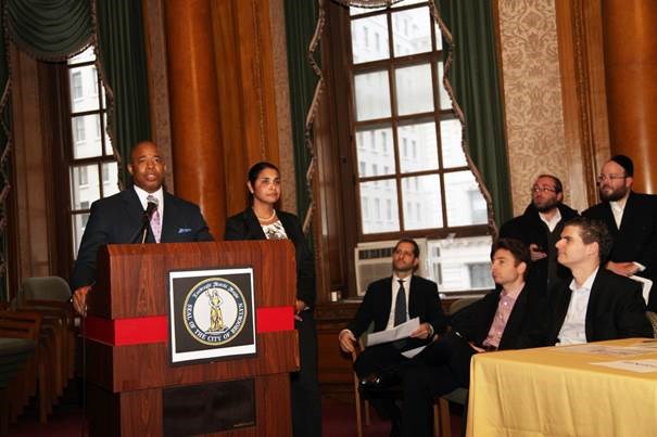 Brooklyn Borough President Eric Adams, joined by  Deputy Borough President Diana Reyna, addresses Jewish community leaders and representatives of City agencies at a pre-Passover community open dialogue in the courtroom of Borough Hall.