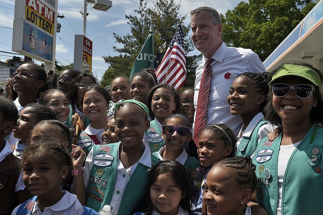 Mayor Bill de Blasio marches in the Little Neck Douglaston Memorial Day Parade on Monday, May 26, 2014. Credit: Diana Robinson for the Office of Mayor Bill de Blasio