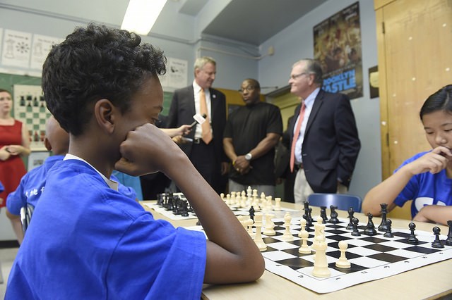 Mayor Bill de Blasio visits I.S. 318 on Monday Photo: Diana Robinson/Mayoral Photography Office