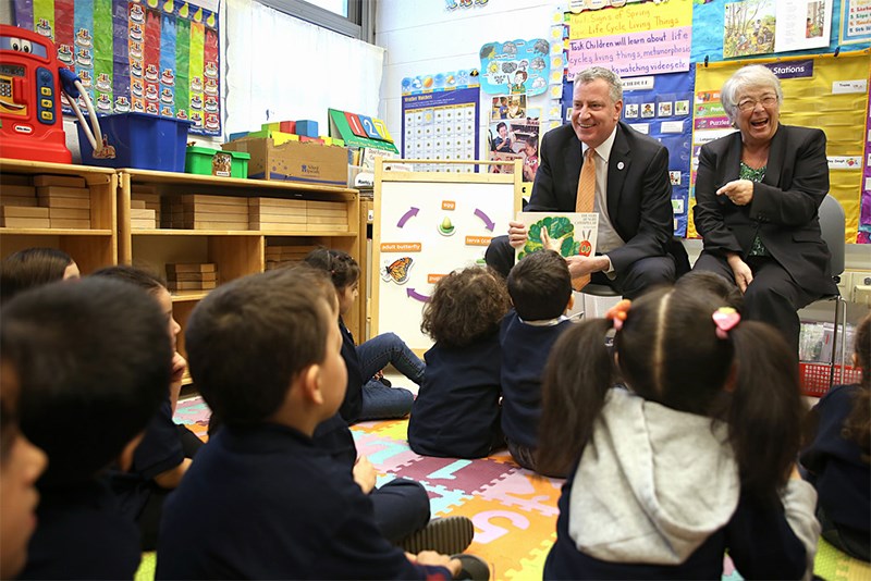 Mayor Bill de Blasio and Schools Chancellor Carmen Farina read to pre-schoolers during their first day at school