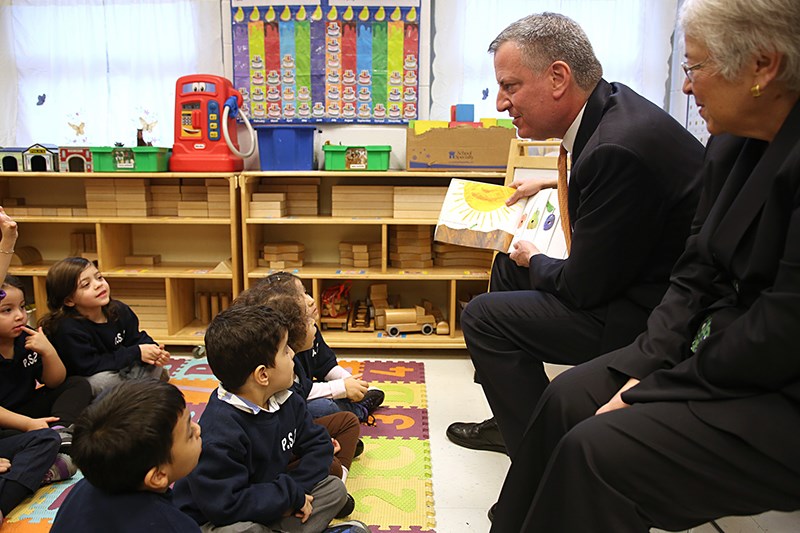Mayor Bill de Blasio and Schools Chancellor Carmen Farina read to pre-schoolers during their first day at school
