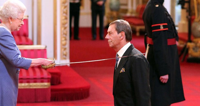 Queen Elizabeth II knighted one of the most successful English horse trainers, Sir Henry Cecil, during an investiture ceremony Photo: theroyalcorrespondent
