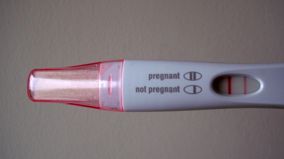 Pregnancy test &#8216;tweaking&#8217; is the latest trend for impatient parents