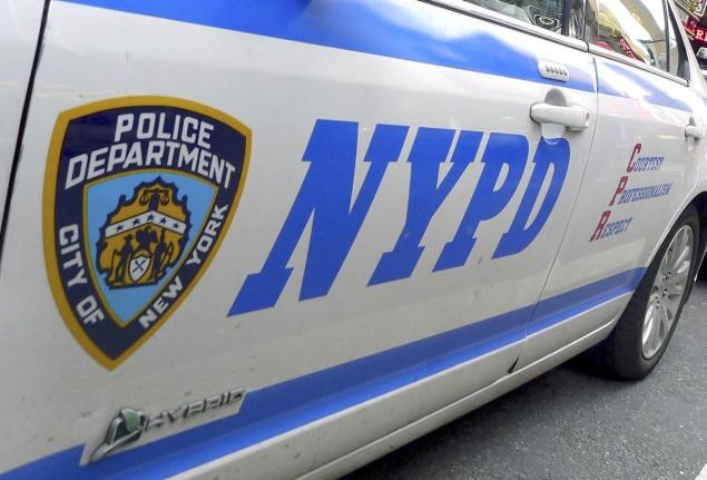 Rookie NYPD cop tackles gun-wielding man at Brooklyn housing complex: police